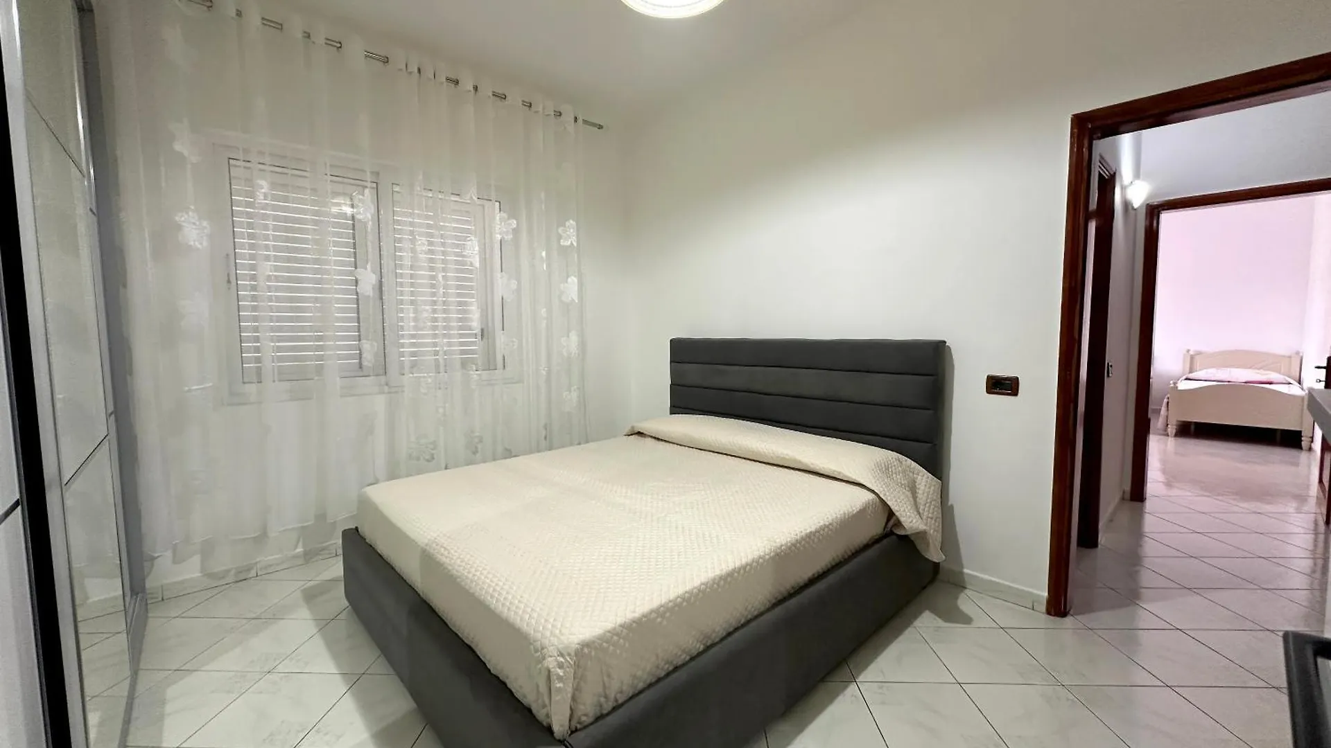 Vlora Ar - Spacious Cozy Apartment